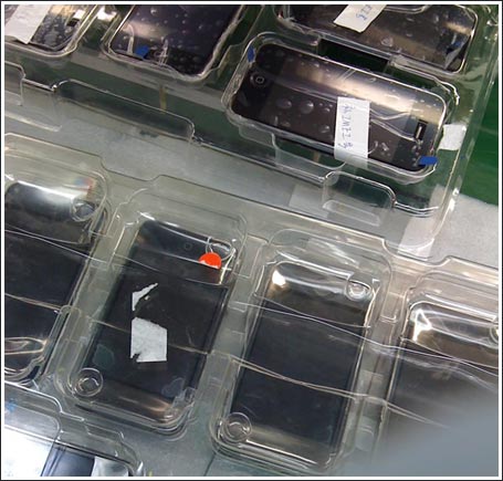 A Sneak Peek into the Assembly Line of the Apple iPhone 3G!